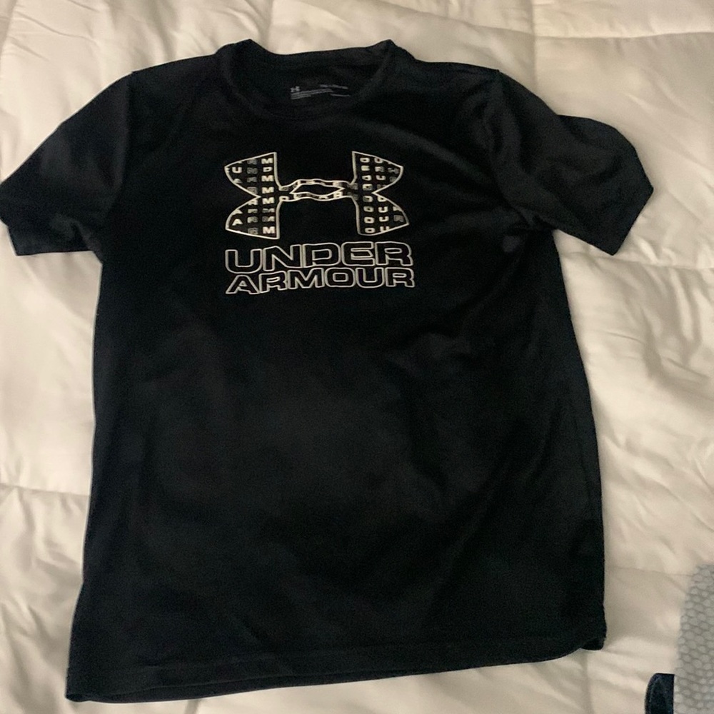 Boys under armor shirt like new only worn a few times